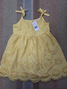 Sweet Magnolia Eyelet Detail Dress Size 3T.  New With Tags